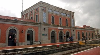 Deciden ampliar el aparcamiento de la estación de tren