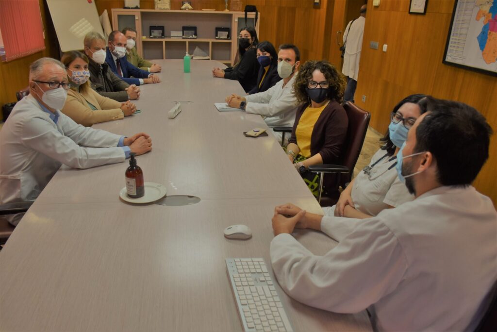 Visita del equipo de gobierno al Hospital Ntra. Sña. del Prado con motivo de la instalación de la nueva unidad de hemodiálisis.