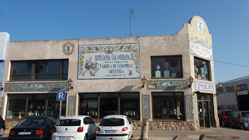 Artesanía Talaverana, más de 55 años creando cerámica en el barrio de Puerta de Cuartos