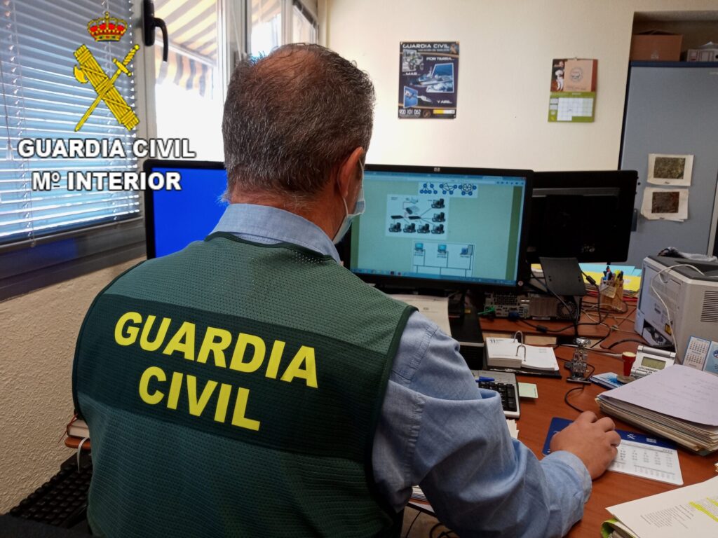 Estafa mediante Bizum, La Guardia Civil investiga a una persona por un delito continuado.