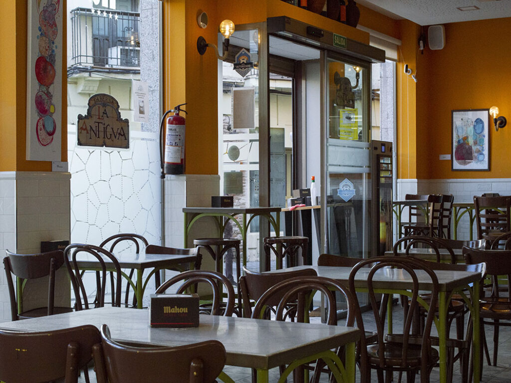 Taberna La Antigua en el Casco Antiguo