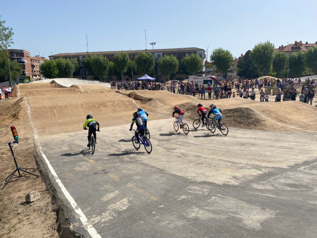 La IX Liga Interclub estrena las mejoras del circuito BMX