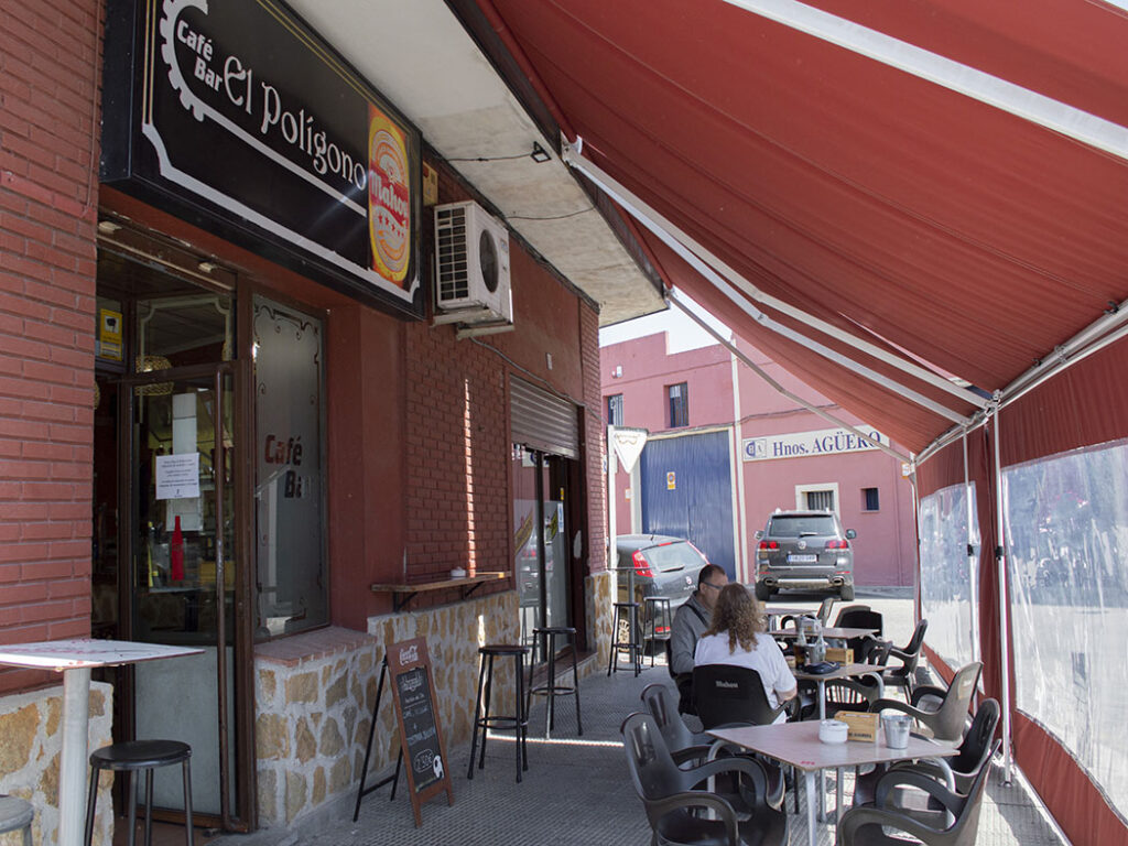 Café Bar El Polígono, en el barrio Puerta de Cuartos