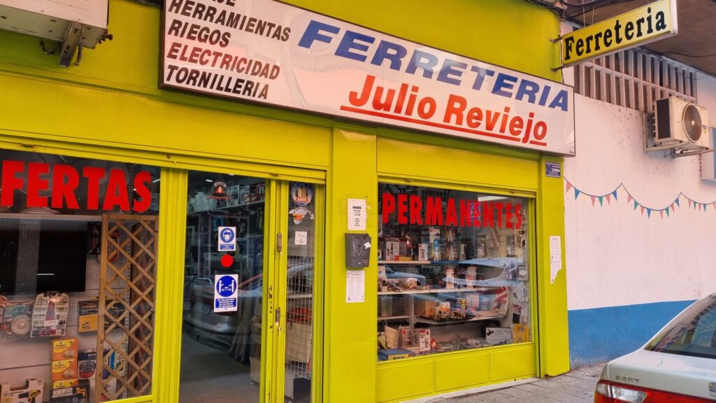 Ferretería Julio Reviejo, casi 30 años en mundo de la ferretería 