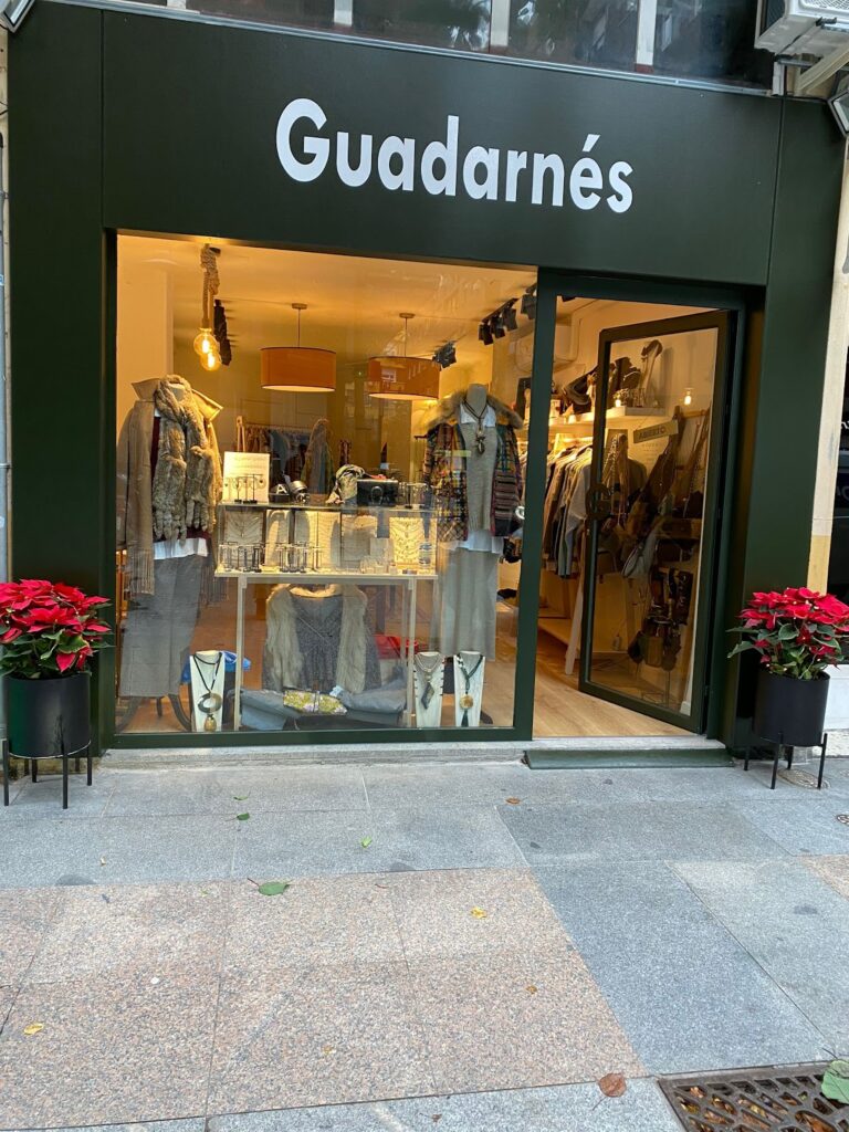 Guadarnés, bisutería, ropa y complementos en el barrio La Alameda