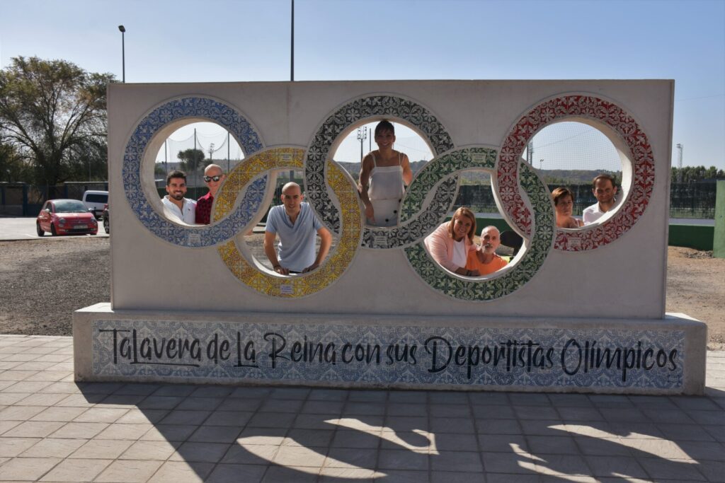 Monumento cerámico dedicado a los deportistas olímpicos de Talavera 