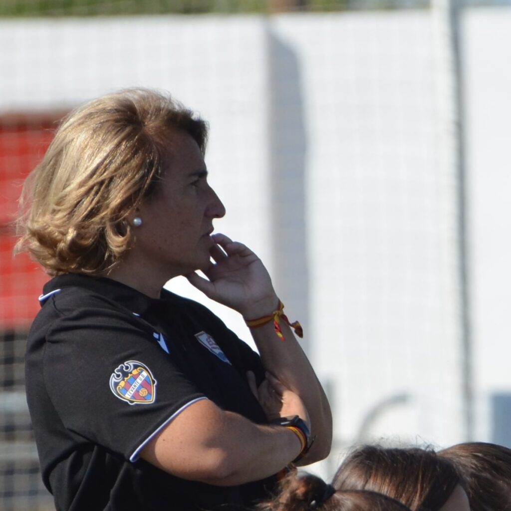 Directora Deportiva de la Sección Femenina de Ébora Formación 