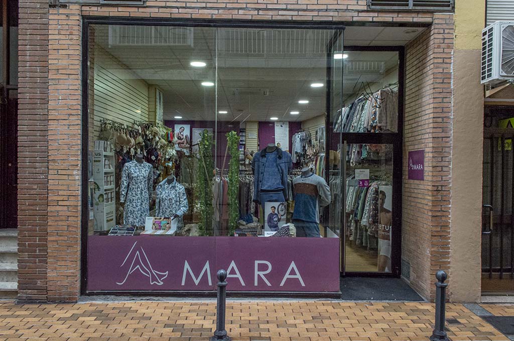 Amara, toda una vida dedicados a lencería y la corsetería en el barrio La Alameda