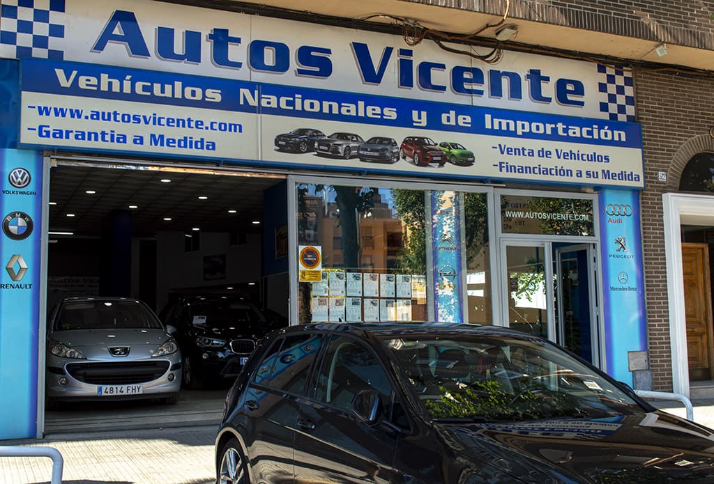 Autos Vicente, lavado de vehículos y mecánica básica en el barrio Puerta Cuartos