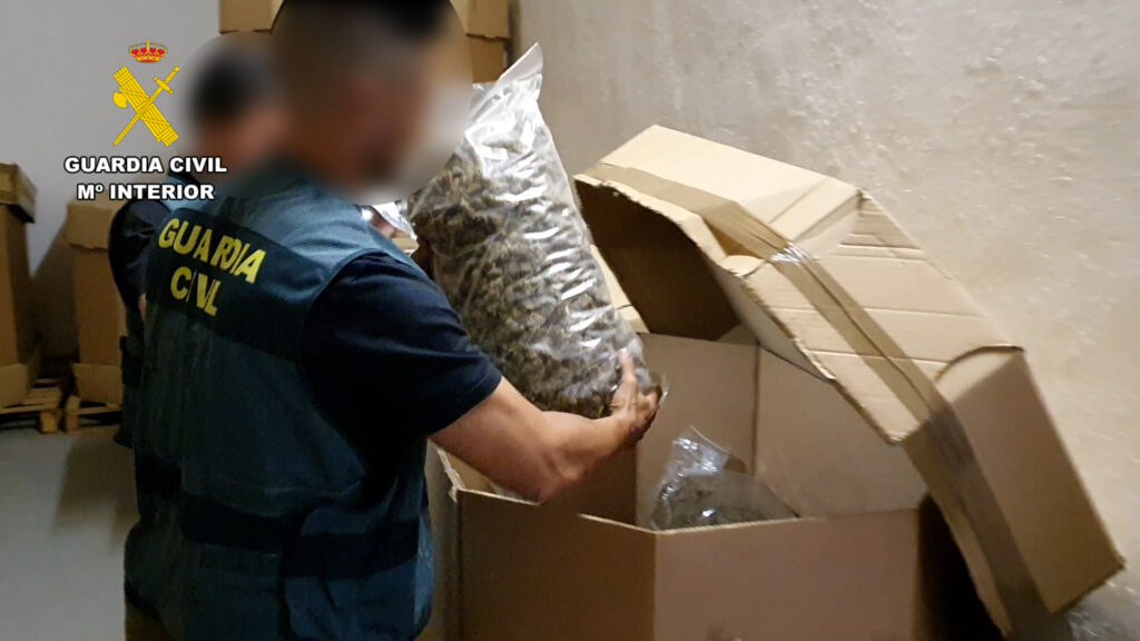 La Guardia Civil ha incautado el mayor alijo de marihuana envasada encontrado hasta el momento