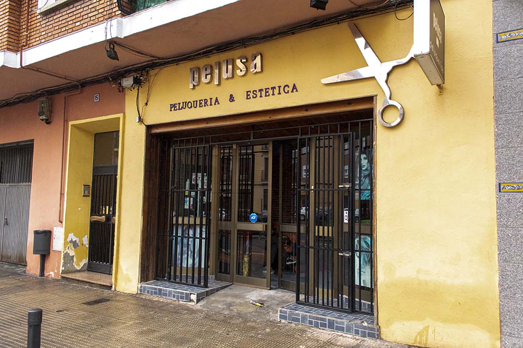 fachada de peluqueria pelusa