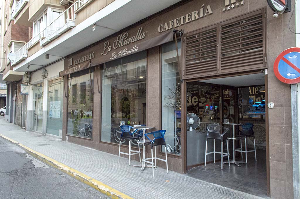 Bar La Muralla, más de 30 años dando servicio en un enclave histórico 