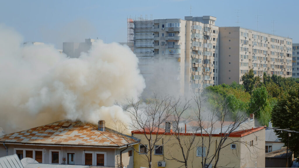 Incendian un coche y dos contenedores en Talavera