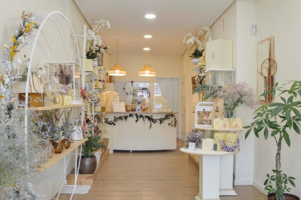 Marga Boutique Floral, gran acogida en su nuevo local en el barrio La Solana