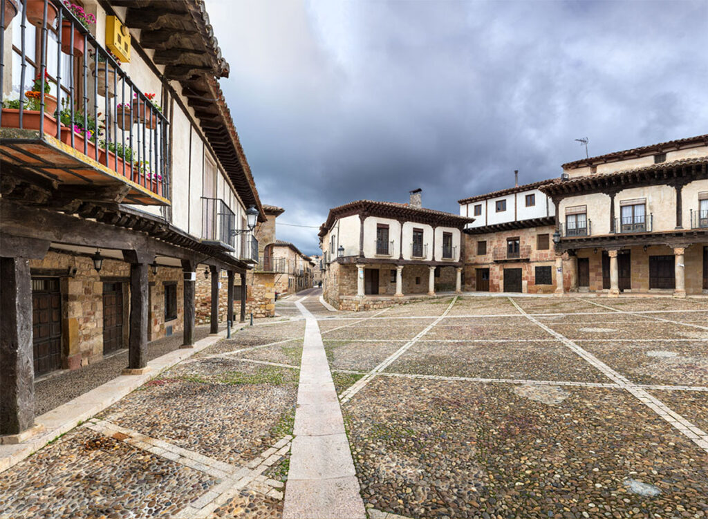 Las 11 plazas con más encanto de Castilla - La Mancha