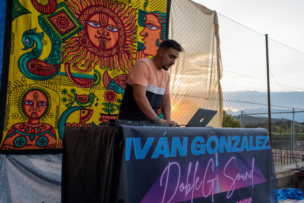 Iván González, cantante, percusionista y DJ