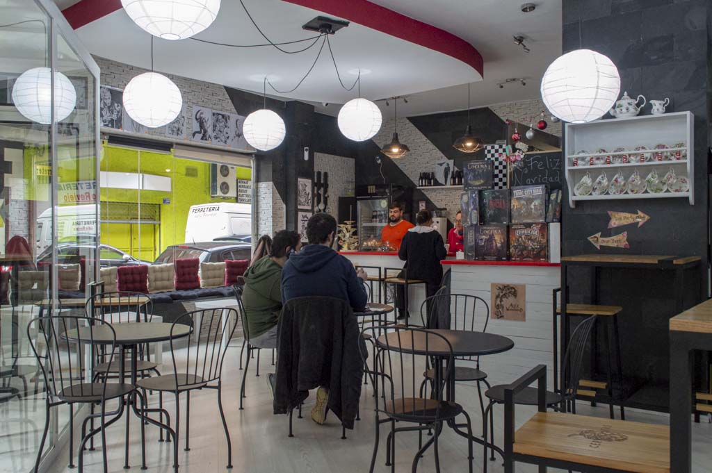 Aquí Mismo, cafetería con mezcla de ocio y cultura