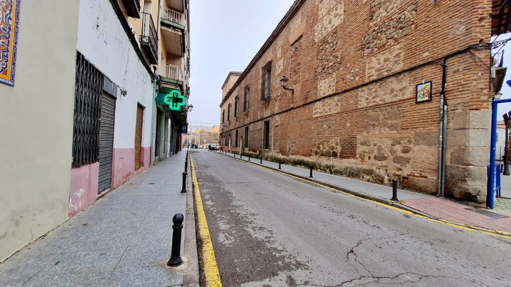 La renovación de la calle Palenque elimina las barreras arquitectónicas