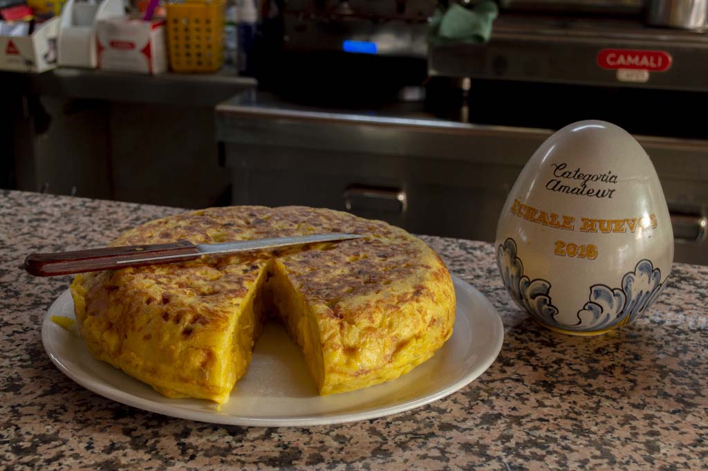 la tortilla de patatas del bar el mercado