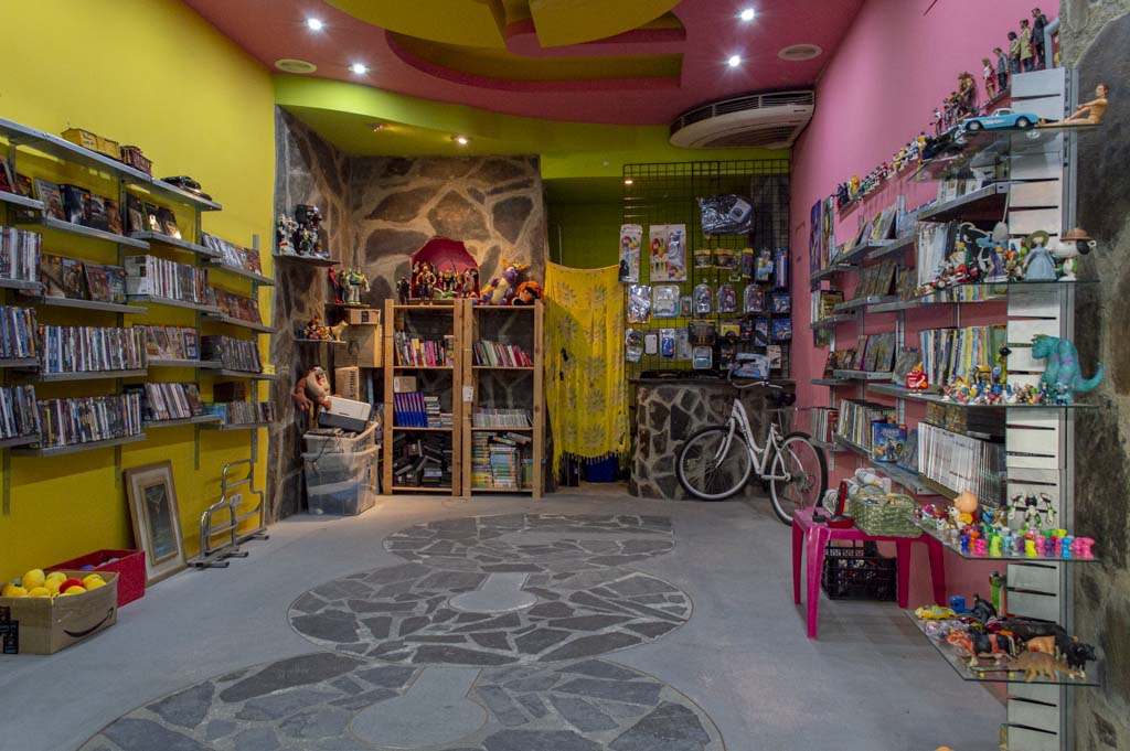 interior de cash and hobbies