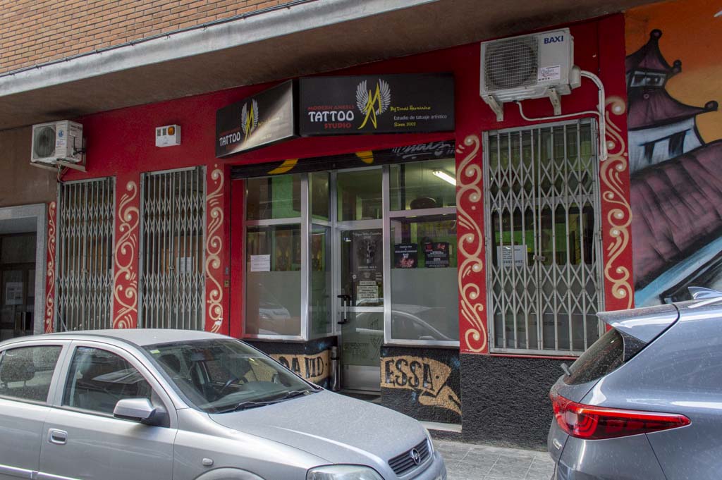 fachada de modern angels tattoo studio