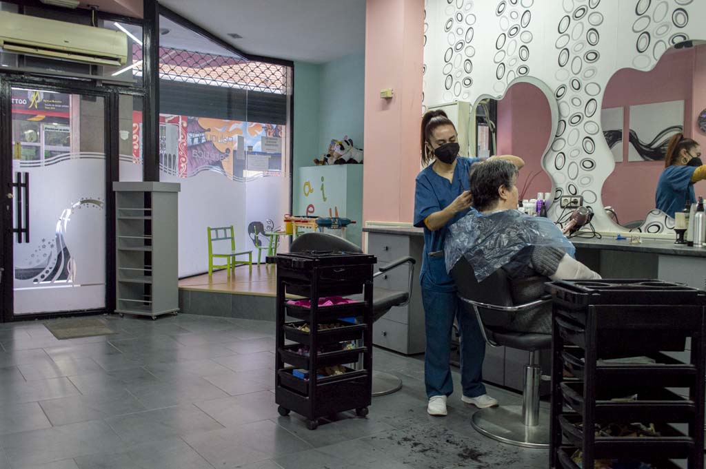 jennifer mellado es la gerente de la peluqueria yemecu