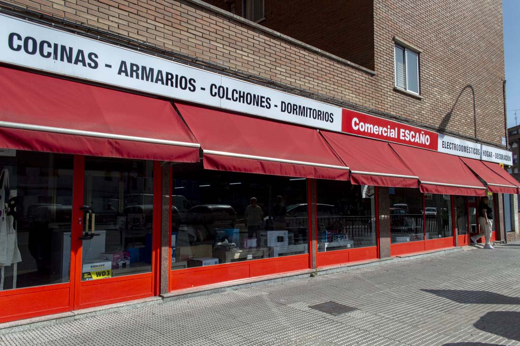 Comercial Escaño: una tienda de muebles con un toque personal