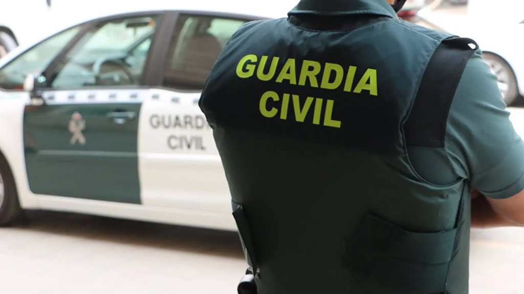 Niño héroe salva a su madre de violencia machista en un pueblo de Toledo Encuentran cadáver en Camarena en un arroyo, posible víctima de DANA La Guardia Civil desarticula un grupo criminal que estafaba a empresas a través del método B.E.C.