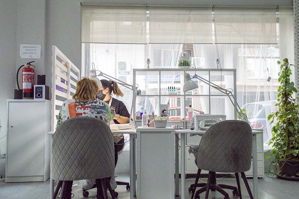 La Parisienne Salón: Destino de belleza y cuidado de uñas