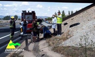 Choque fatídico: tres heridos tras impactar un vehículo contra un puente