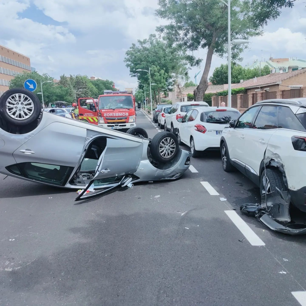 Un joven de 20 años sale ileso tras el vuelco de coche