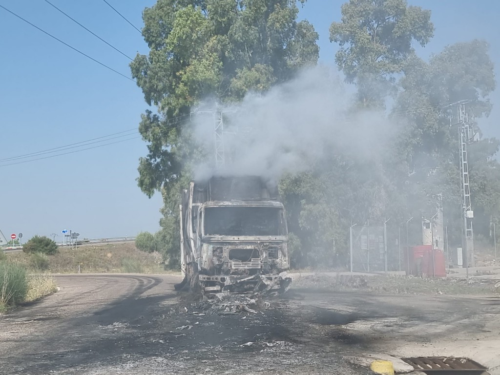 Talavera y una noche envuelta en llamas: Se incendia un camión de basura