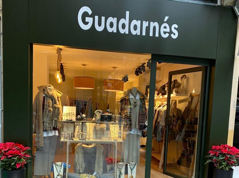 Guadarnés: Icónico establecimiento de bisutería, ropa y complementos en Talavera
