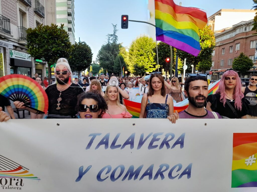 Autoridades municipales se unen a la marcha del Orgullo en Talavera en apoyo a la comunidad LGTBIAQ+