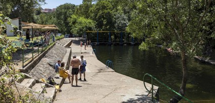 Bañistas disfrutando de su día de piscina - Foto de PlanVe