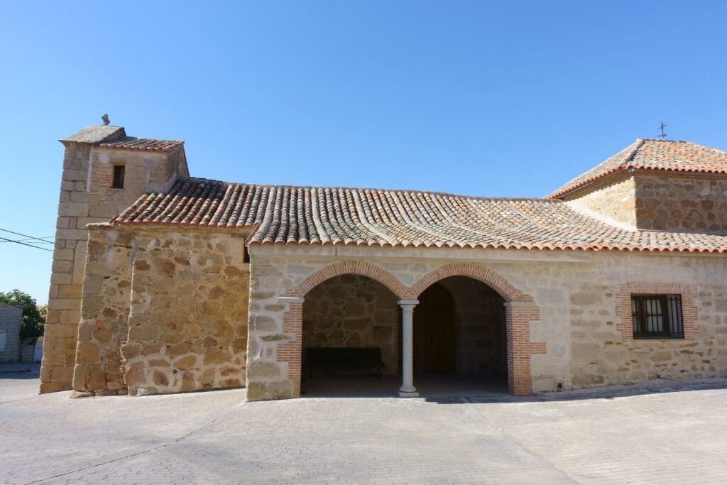 Iglesia de San Pedro Apóstol - Foto de Rodelar CC BY-SA 4.0