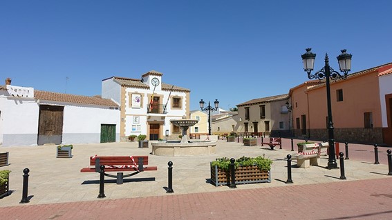 Plaza de España y Ayuntamiento – Foto de Rodelar, CC BY-SA 4.0