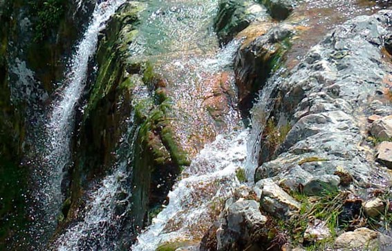 Salto de agua de la Garganta de las Lanchas - Foto de la página de turismo de Castilla-La Mancha