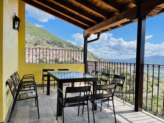 Terraza con vistas de la Casa Rural El Rincón del Duende