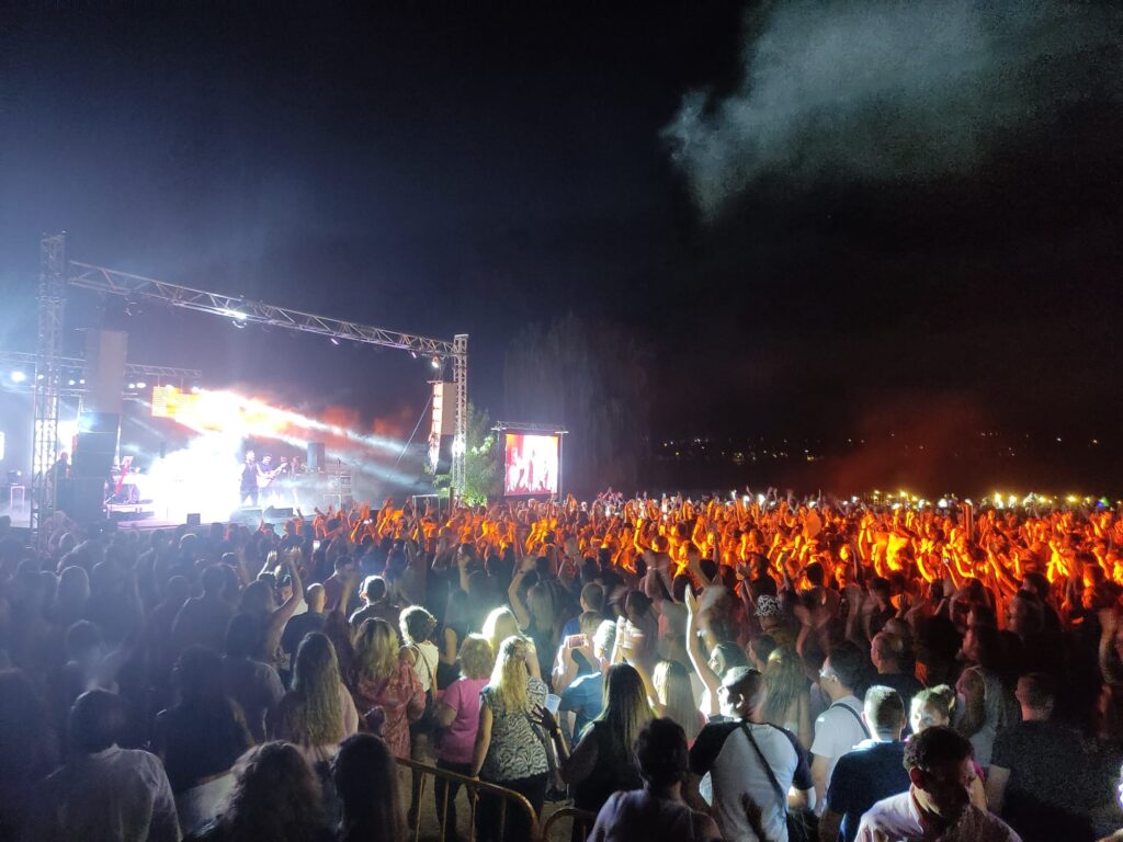 Más de 5000 personas arroparon con éxito el Womka 90's summer festival en Cazalegas