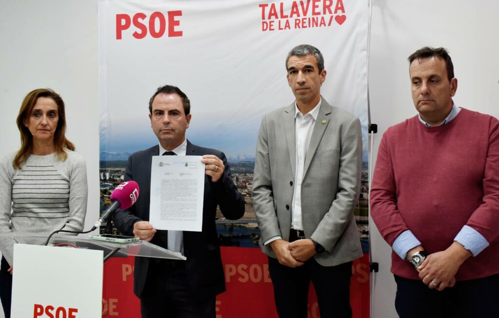 La movilización de ayer ante la Sede del PSOE en Talavera desata denuncia y preocupación