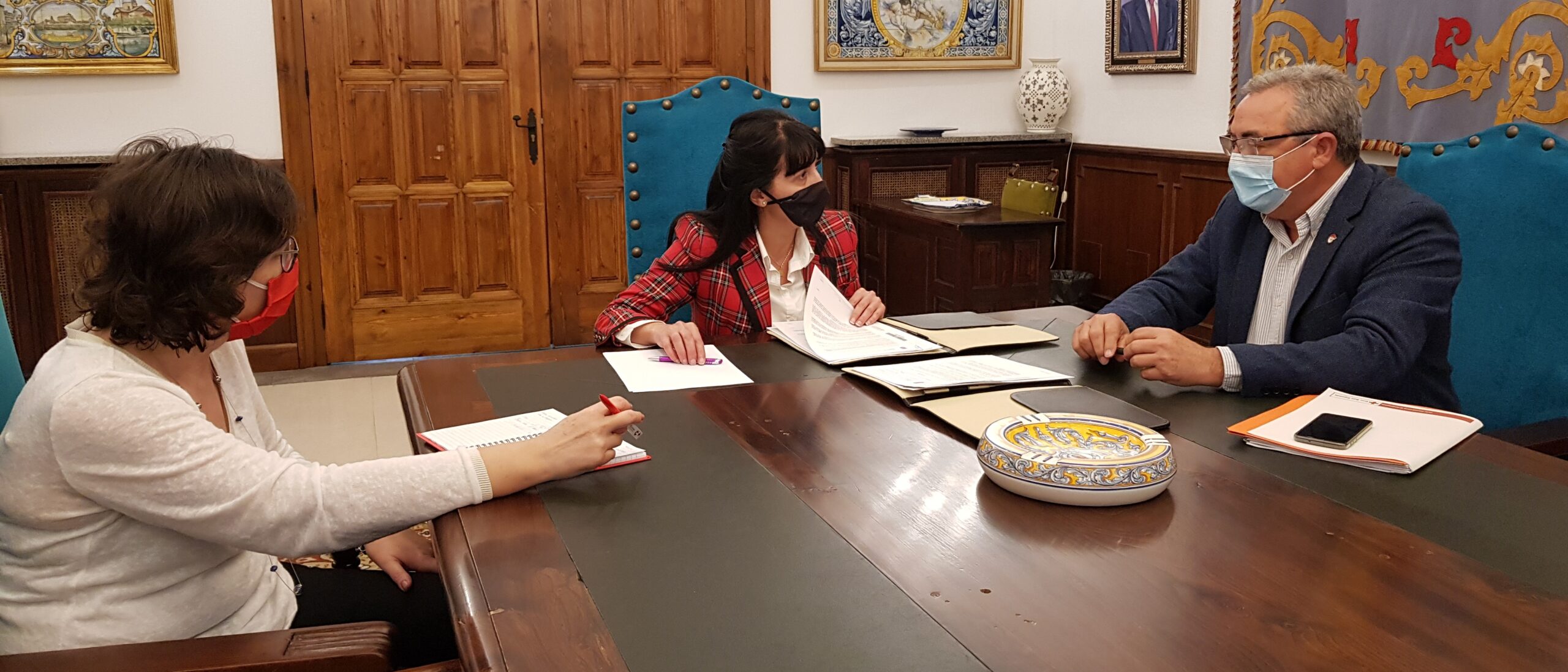 El Ayuntamiento y Cruz Roja firman un convenio para aliviar los efectos ...