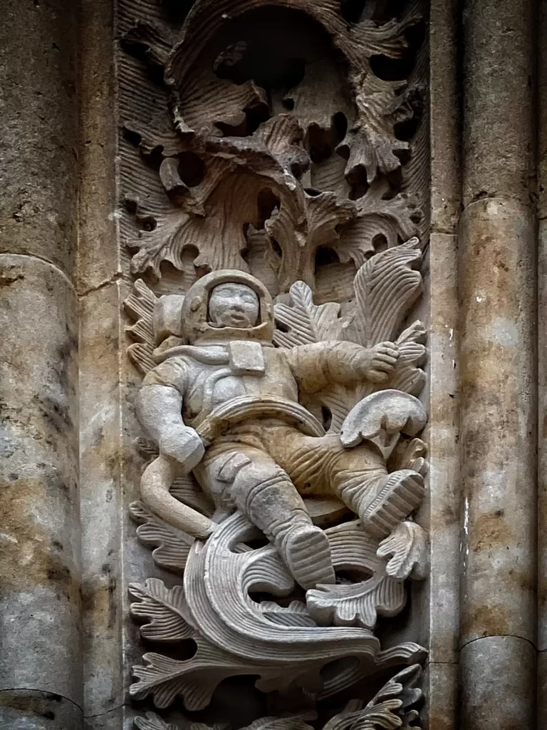 Astronauta en la Catedral de Salamanca.