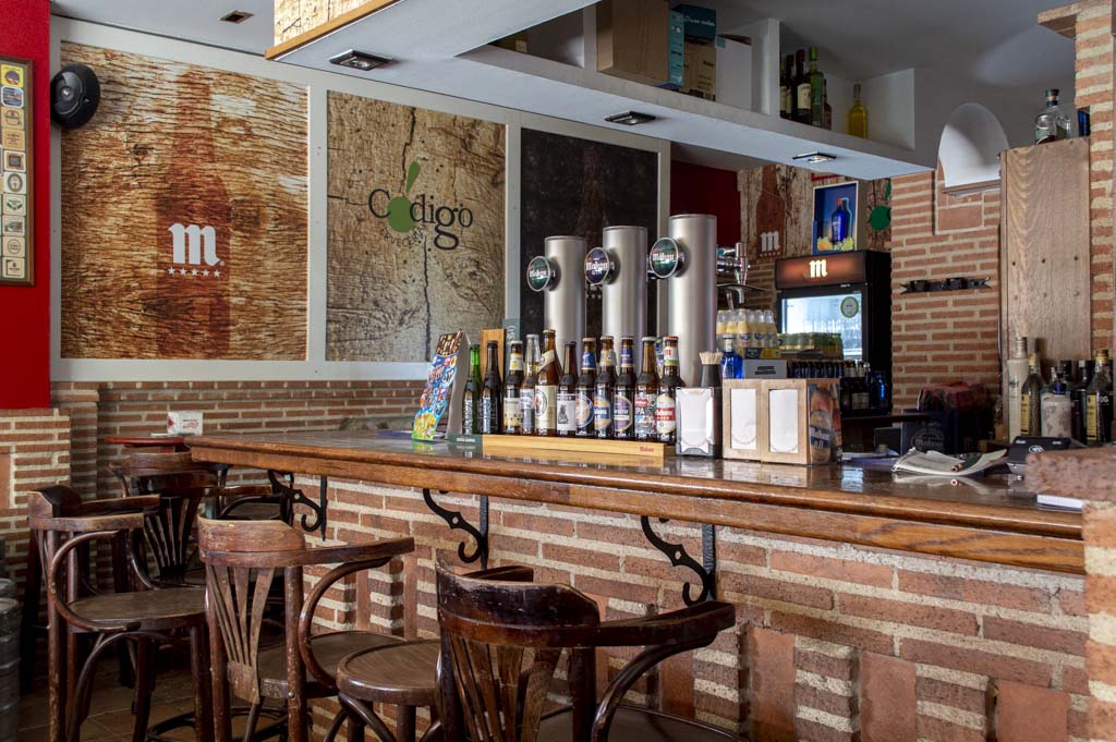 Cervecería Código Café: Un rincón acogedor para disfrutar de la buena compañía y deliciosas cervezas