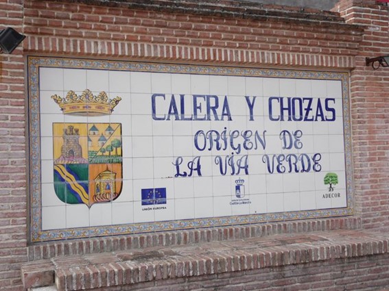 Cartel de entrada al pueblo de Calera y Chozas