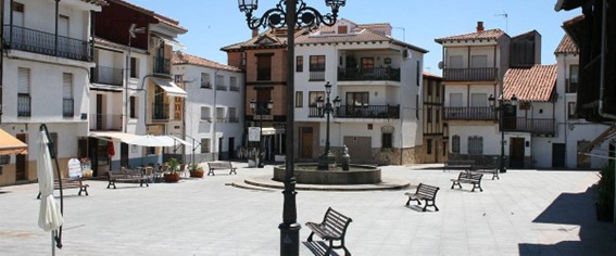 Plaza del Ayuntamiendo de Candeleda - Foto de la página del Ayuntamiento de Candeleda