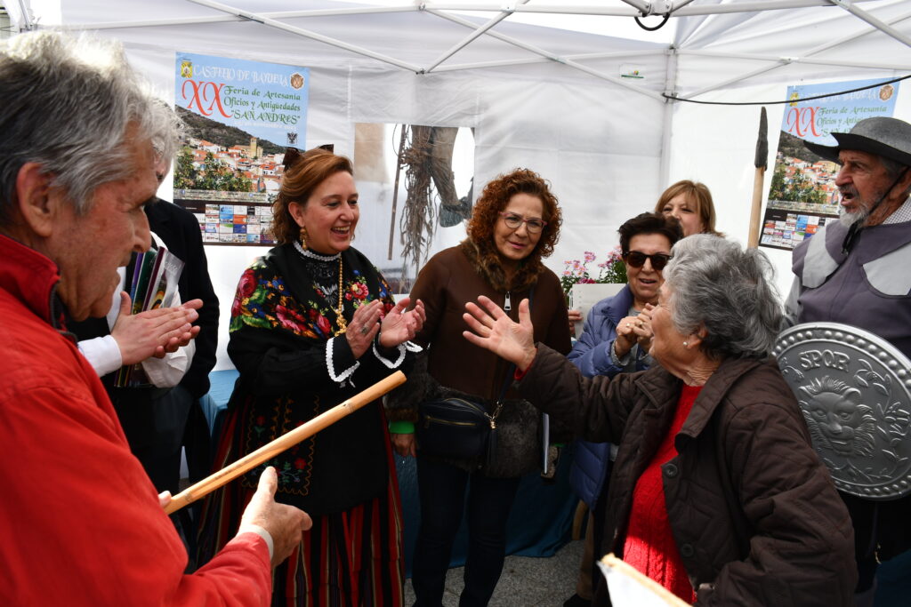 Concepción Cedillo lanza un mensaje: ¡Mujeres de Bayuela, guardianas de la cultura y alma de nuestros pueblos!