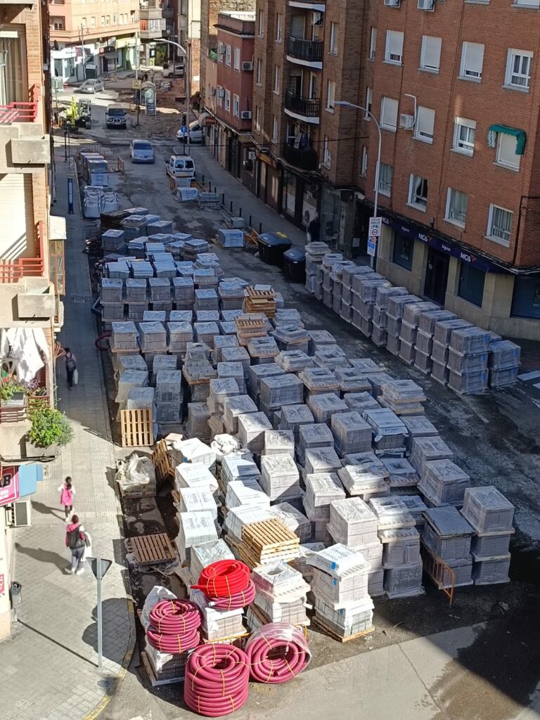 Caos en Talavera: Obra desastrosa y abandono oficial en calles Marqués de Mirasol y Alfares