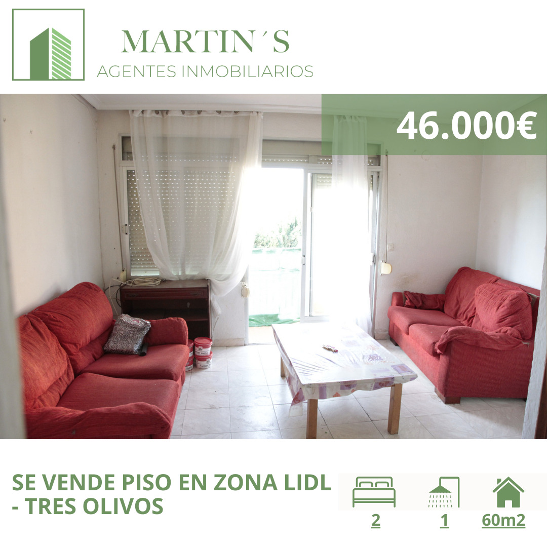 46.000€ – SE VENDE PISO EN ZONA LIDL - TRES OLIVOS - Tlf: 643 78 41 13 Se vende piso de 60m2 y muy luminoso en zona Tres Olivos - Lidl. La vivienda posee dos dormitorios, salón, baño independiente, terraza y cocina. La vivienda necesita un lavado de cara pero es totalmente habitable. Ideal como inversión. El piso es ideal para invertir. Se encuentra en zona a un paso de zonas verdes y de paseo con parques, supermercados, todo tipo de servicios y comercios, paradas de autobus de todas las líneas de Talavera, colegios, farmacias, guarderías, etc... CEE: E. Cod: ​1. ¡Para más información accede a la web! https://www.martinagentesinmobiliarios.com/