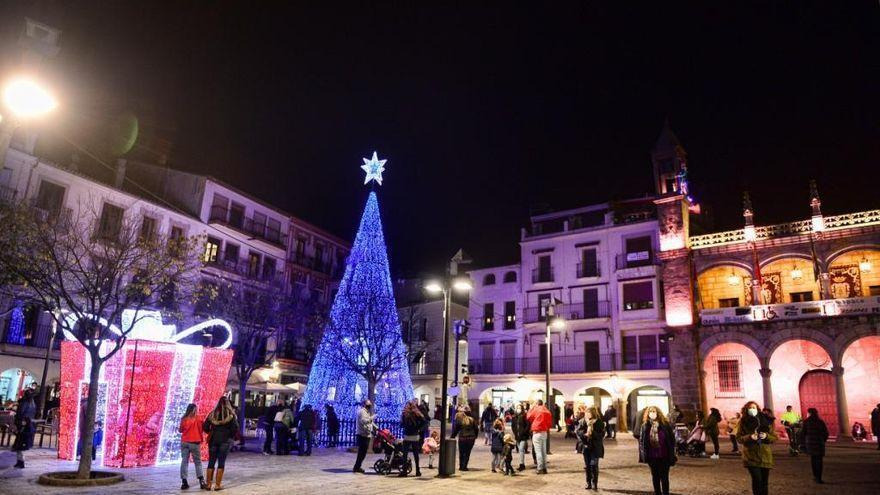 Explora Plasencia en Navidad: Una odisea llena de luces, historia y gastronomía